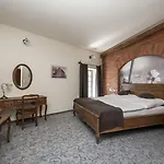 Отель Malom