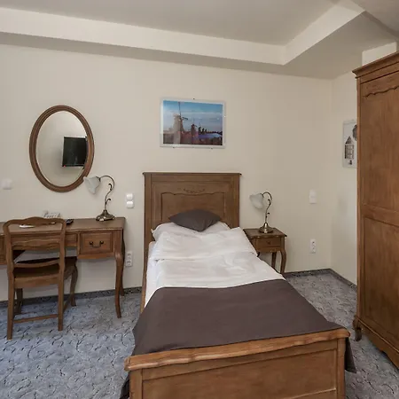 Malom 4* ديبريتْسين