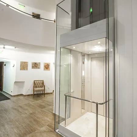 Malom 4* ديبريتْسين